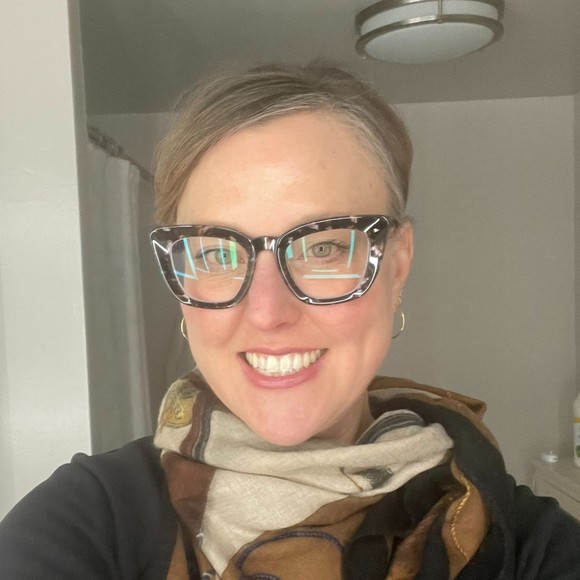 Meet your Posher, Monique - Picture 1 of 1